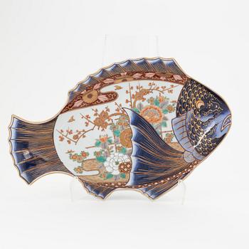 Serveringsfat och serveringsskål, porslin, Japan, 1900-talets senare del.