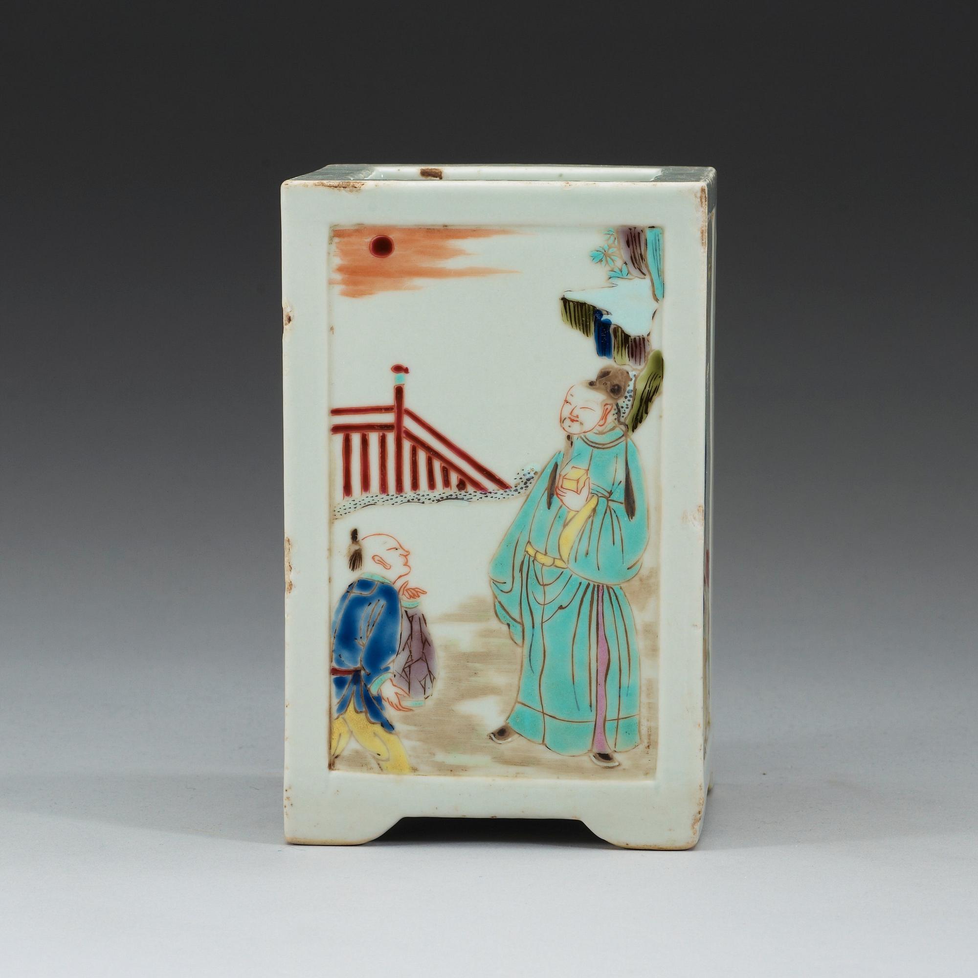 A famille rose brushpot, Qing dynasty (1644-1912).