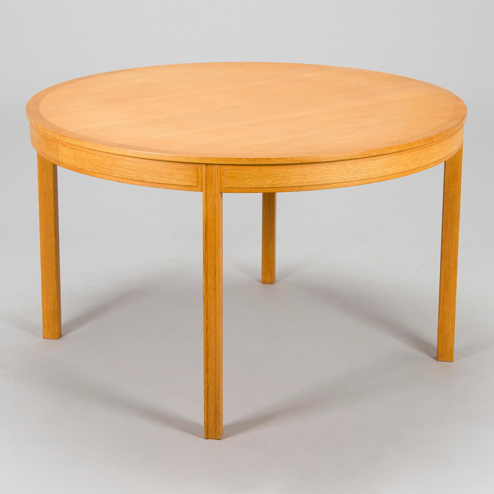 Bertil Fridhagen, ruokapöytä sekä tuoleja, 4 kpl, Bodafors, 1900-luvun toinen puolisko.