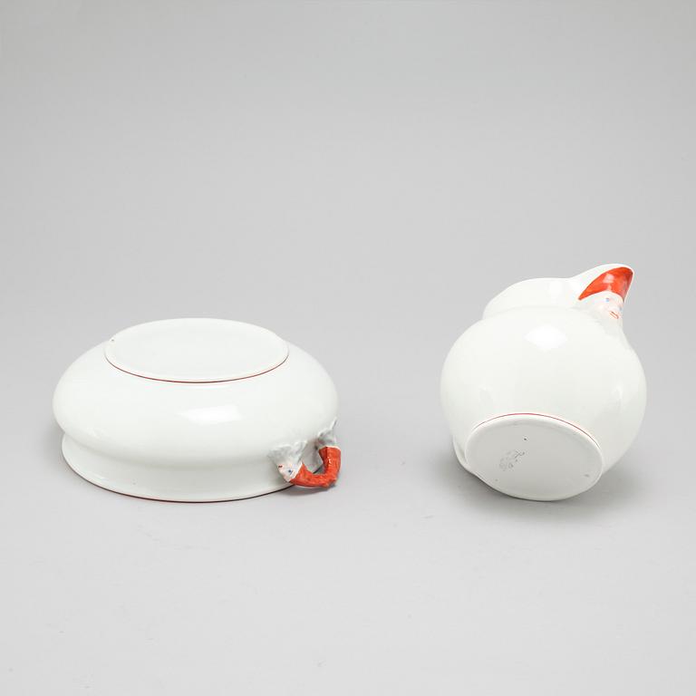 An earthenware porrige bowl and a jug from Rörstrand, early 20th century.