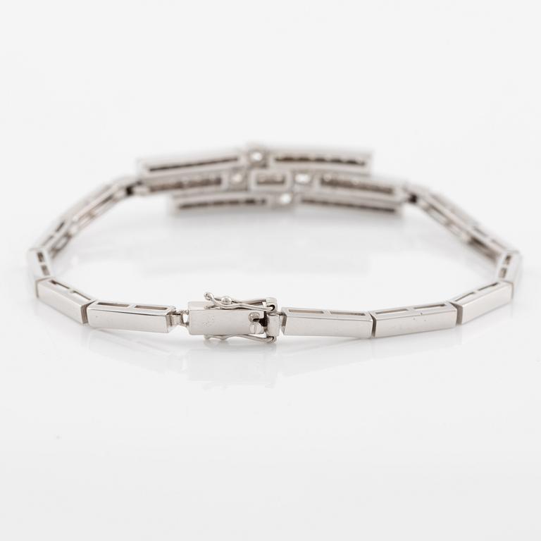 Armband, 18K vitguld med briljantslipade diamanter.