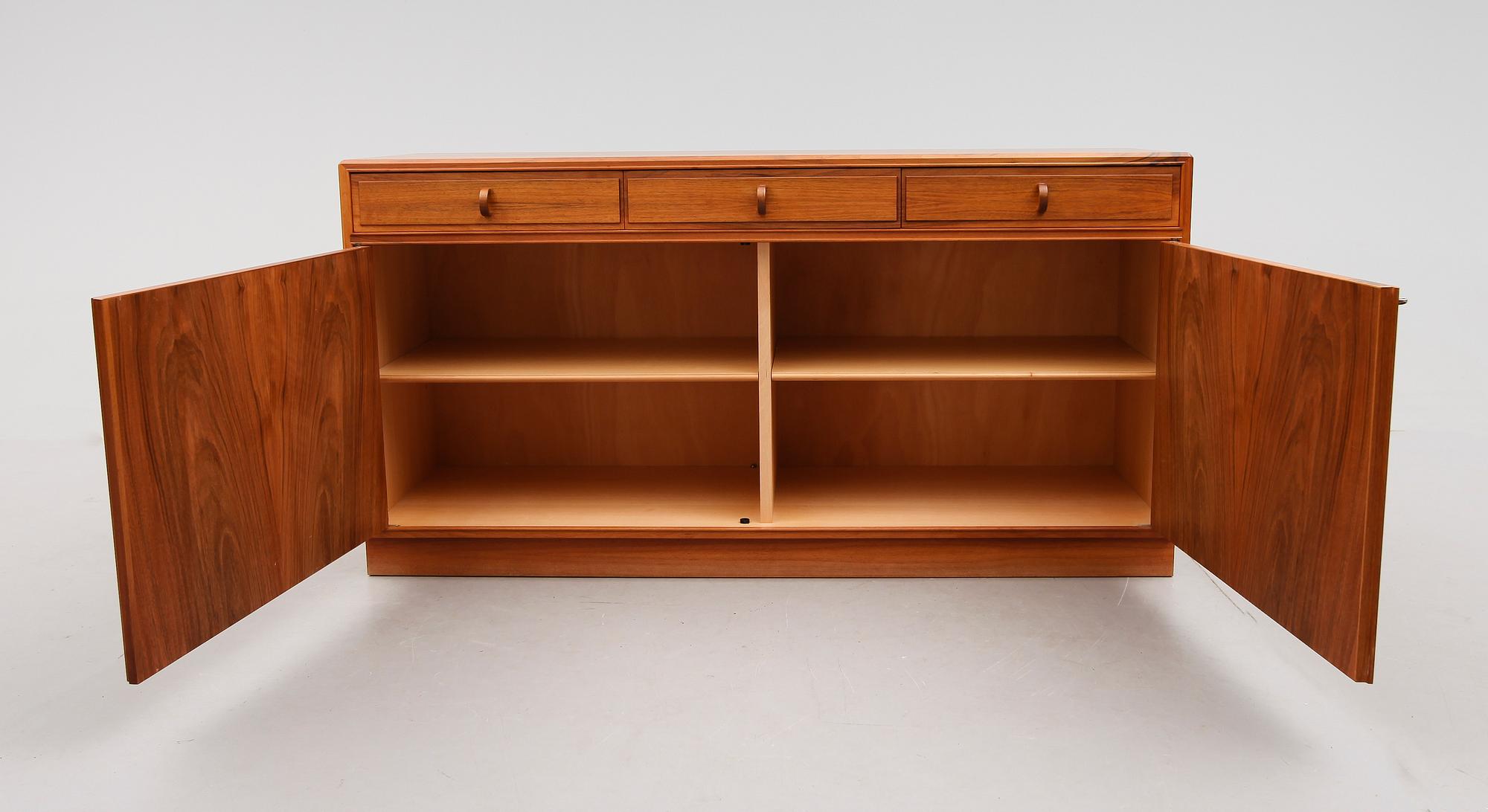SIDEBOARD, Bertil Fridhagen, Bodafors, 1900-talets andra hälft.