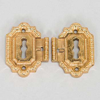 Pair of late 19th/early 20th Century door handles and keyhole fittings.