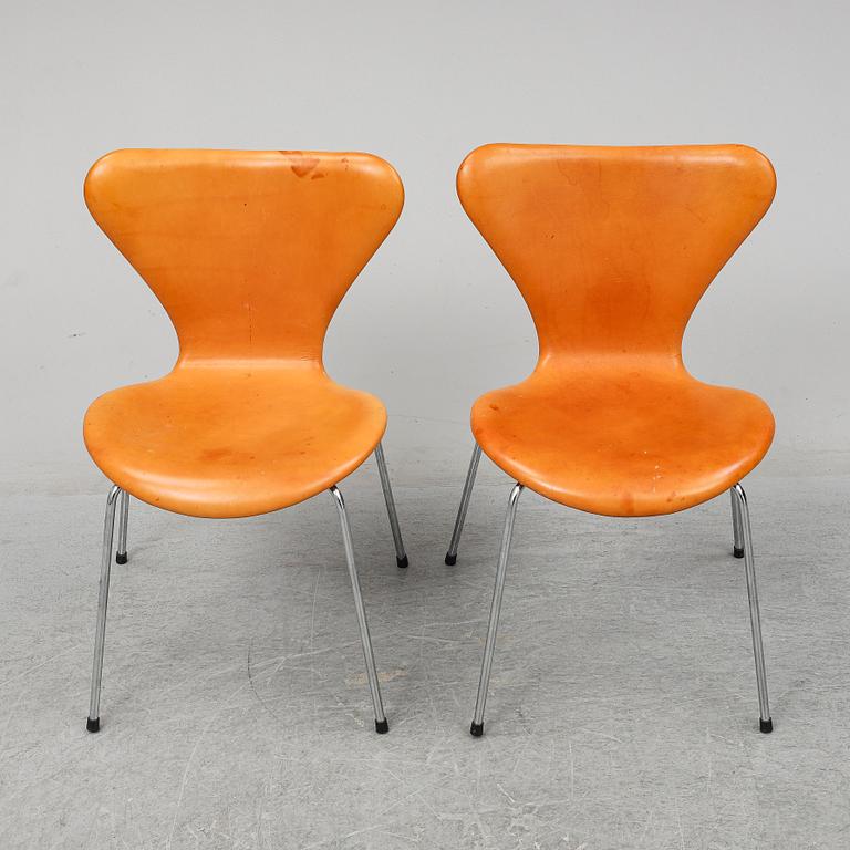 Six 'Serie 7' leather upholstered chairs by Arne Jacobsen for Fritz Hansen.