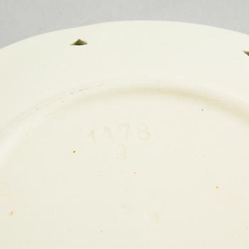 ASSIETTER, 12 st, samt FAT, flintgods, jugend, Villeroy & Boch, Niederlassung Schramberg, märkning mellan 1883-1900.