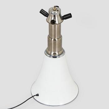 Gae Aulenti, bordslampa, "Pipistrello", Martinelli Luce, Italien, modellen formgiven 1965.