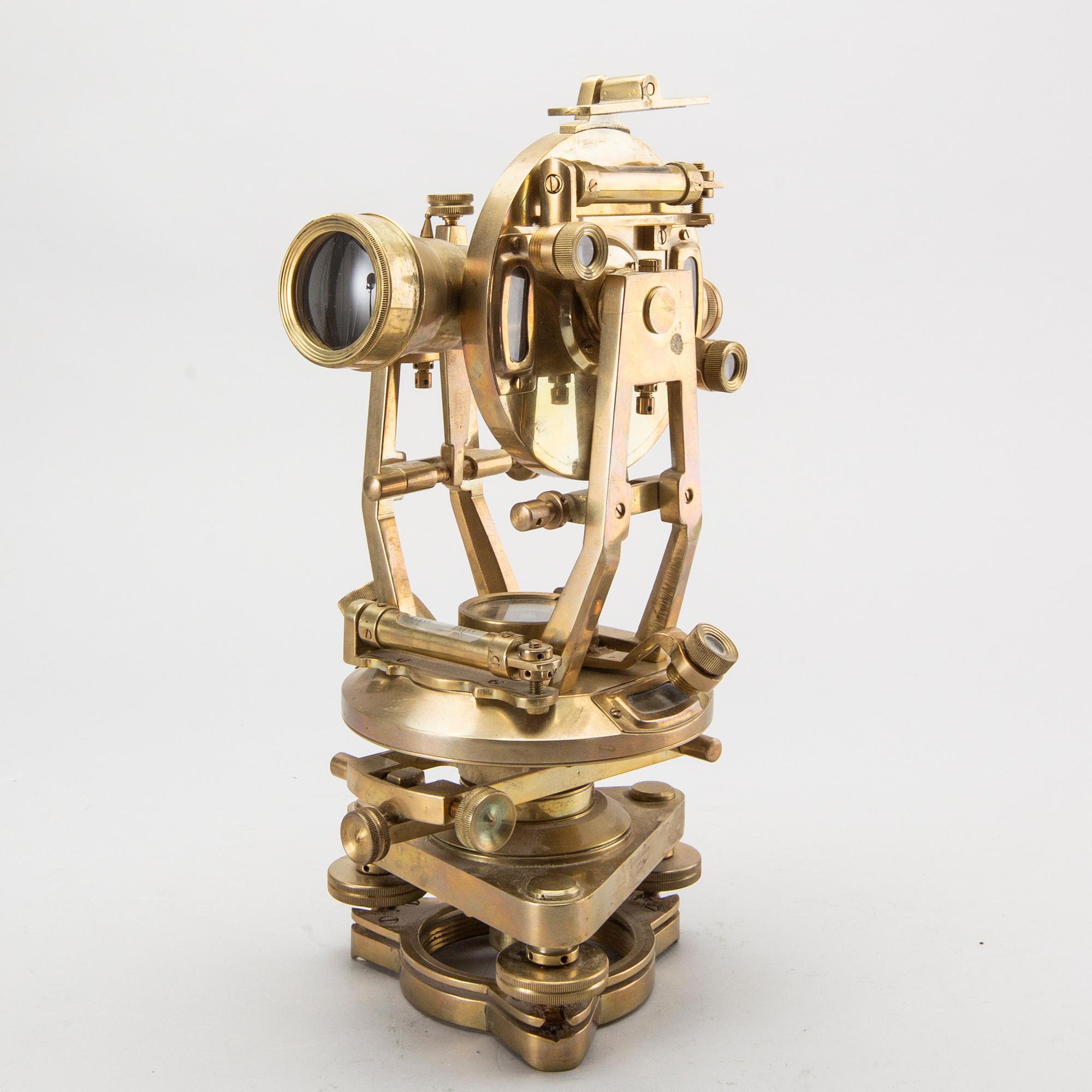 Theodolite, Newman & Guardia, London  England, 20th century first part.