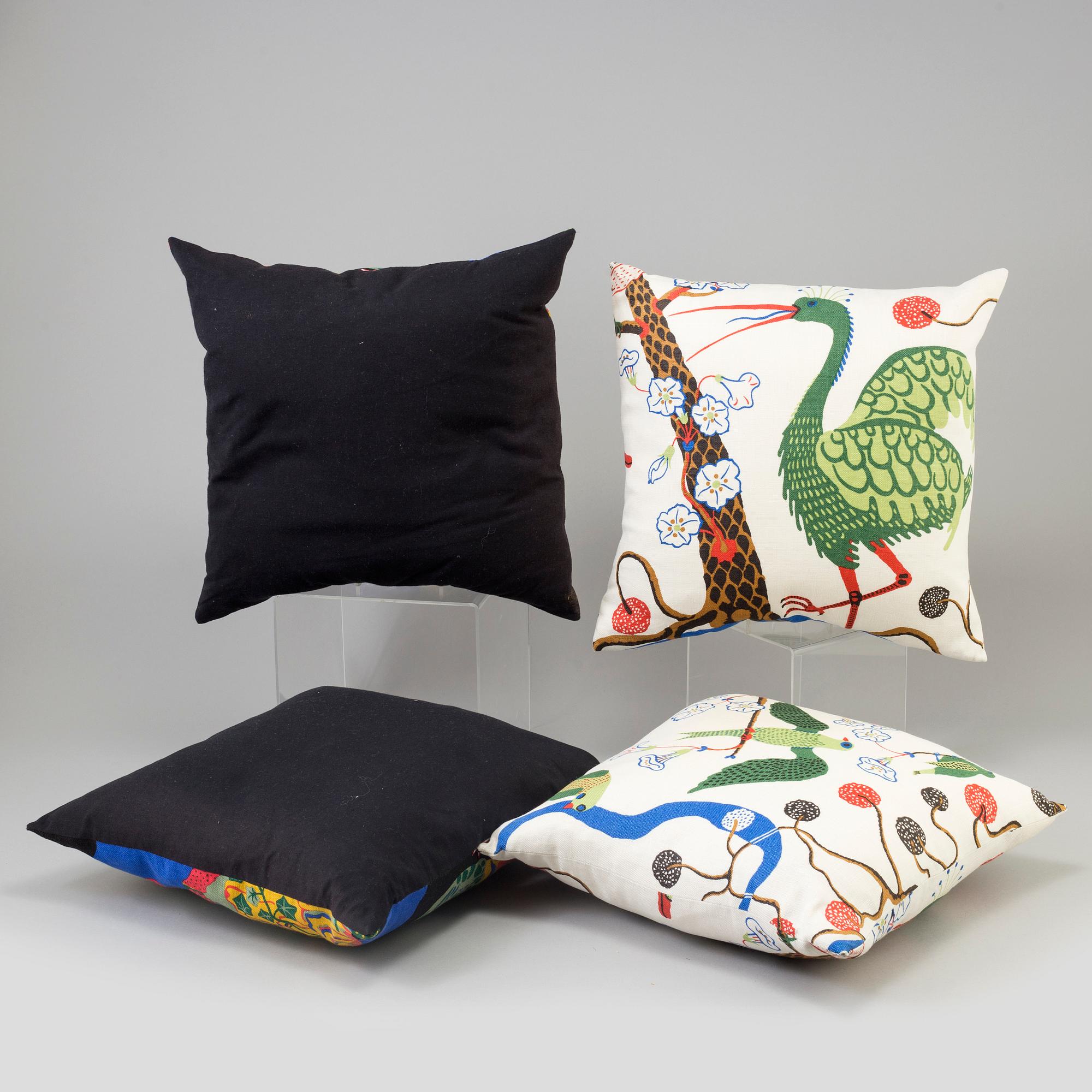 JOSEF FRANK, KUDDAR, 2 par, delvis med tyg från Firma Svenskt Tenn.