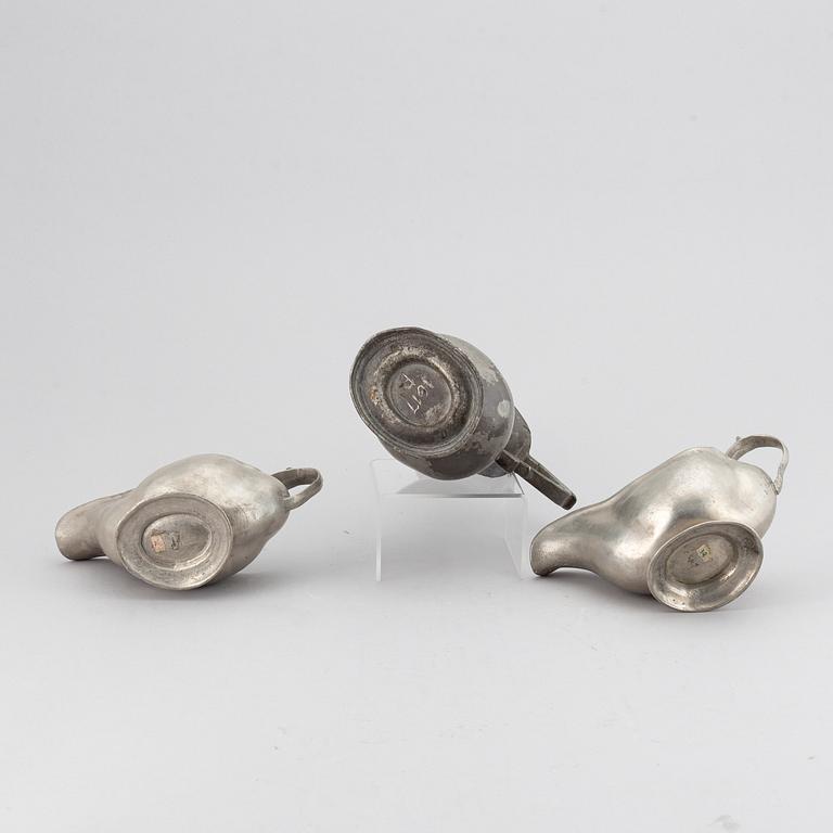 2 saucepans and a pot, pewter, 18th Century.