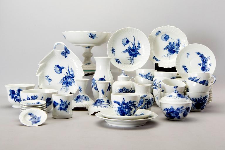 Royal Copenhagen, dinner service "Blue flower", 43 pcs Denmark mid / second half of the 20th century.