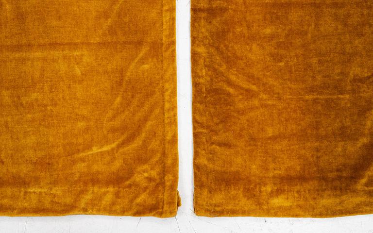 A set of four yellow velvet curtains, 1910's/20's, ca 247 x 120 cm.
