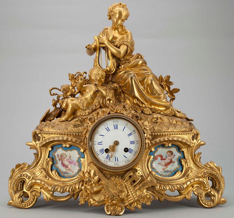BORDSPENDYL, 1800-talets senare hälft.