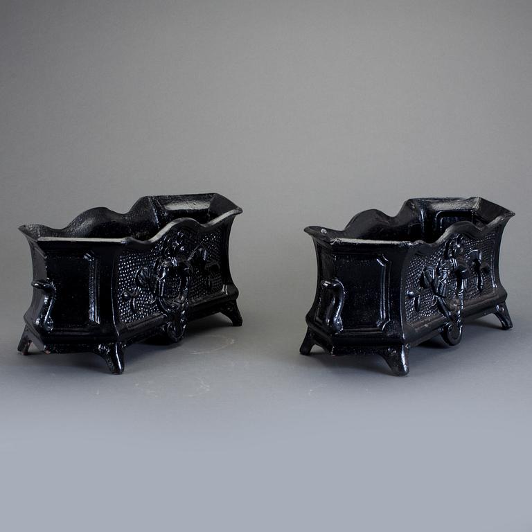 JARDINJÄRER, ett par, gjutjärn, Louis XVI-stil, 1900-tal.