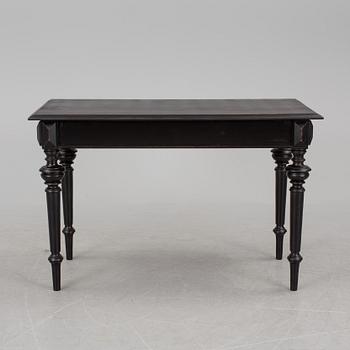 A late 1800s table.