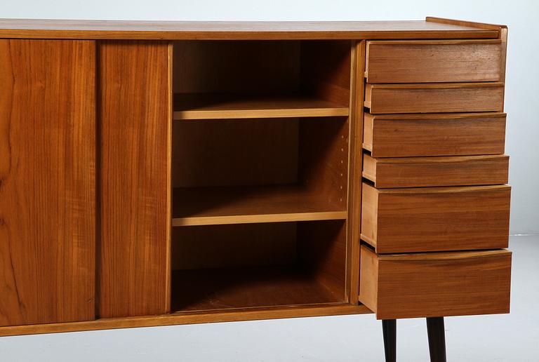 SIDEBOARD, Oscar Edv Ekelunds Snickerifabriks AB, Virserum, 1950-tal.