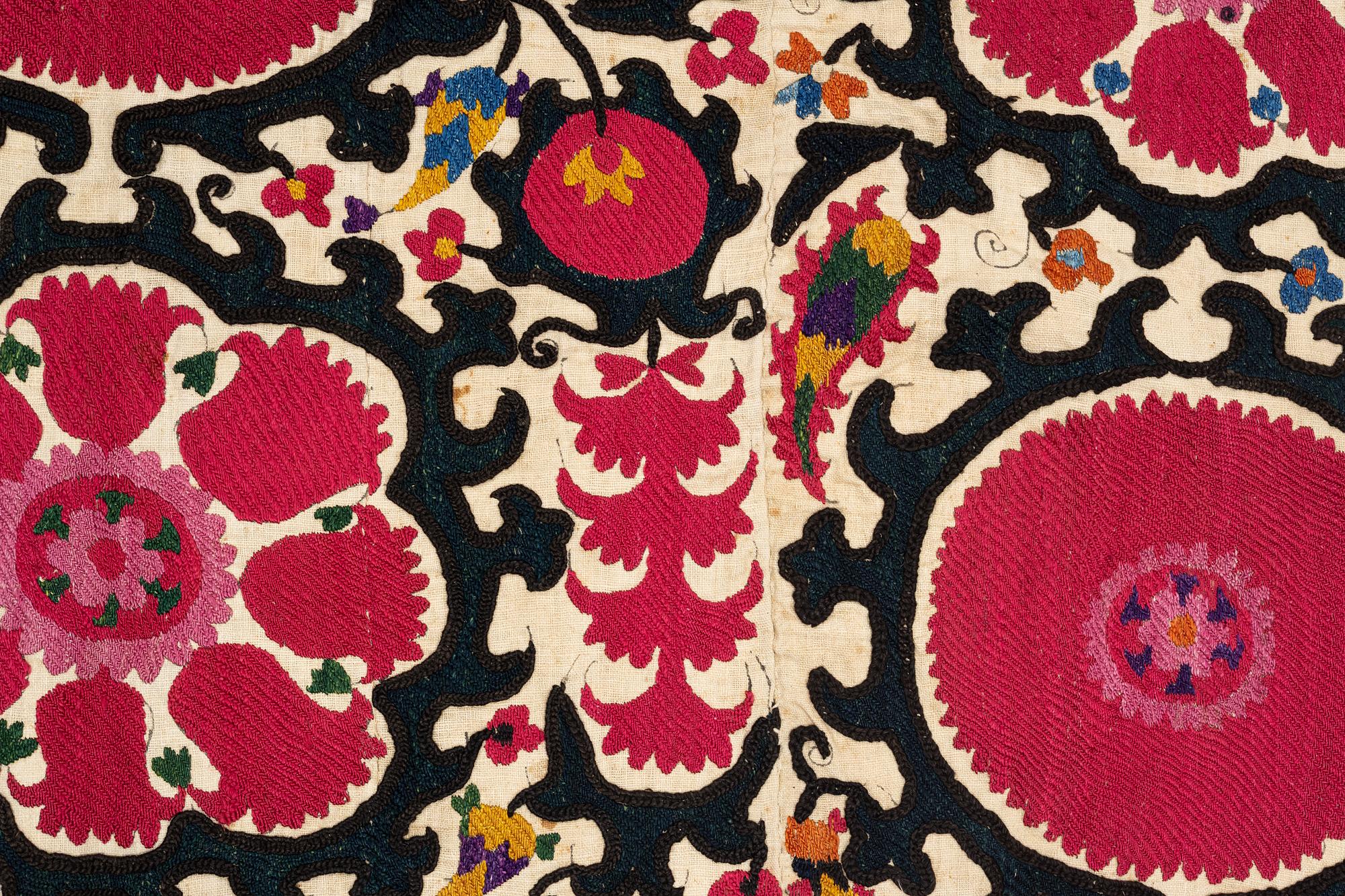 Semiantikt Suzani-broderi, Uzbekistan, ca 265 x 175 cm.