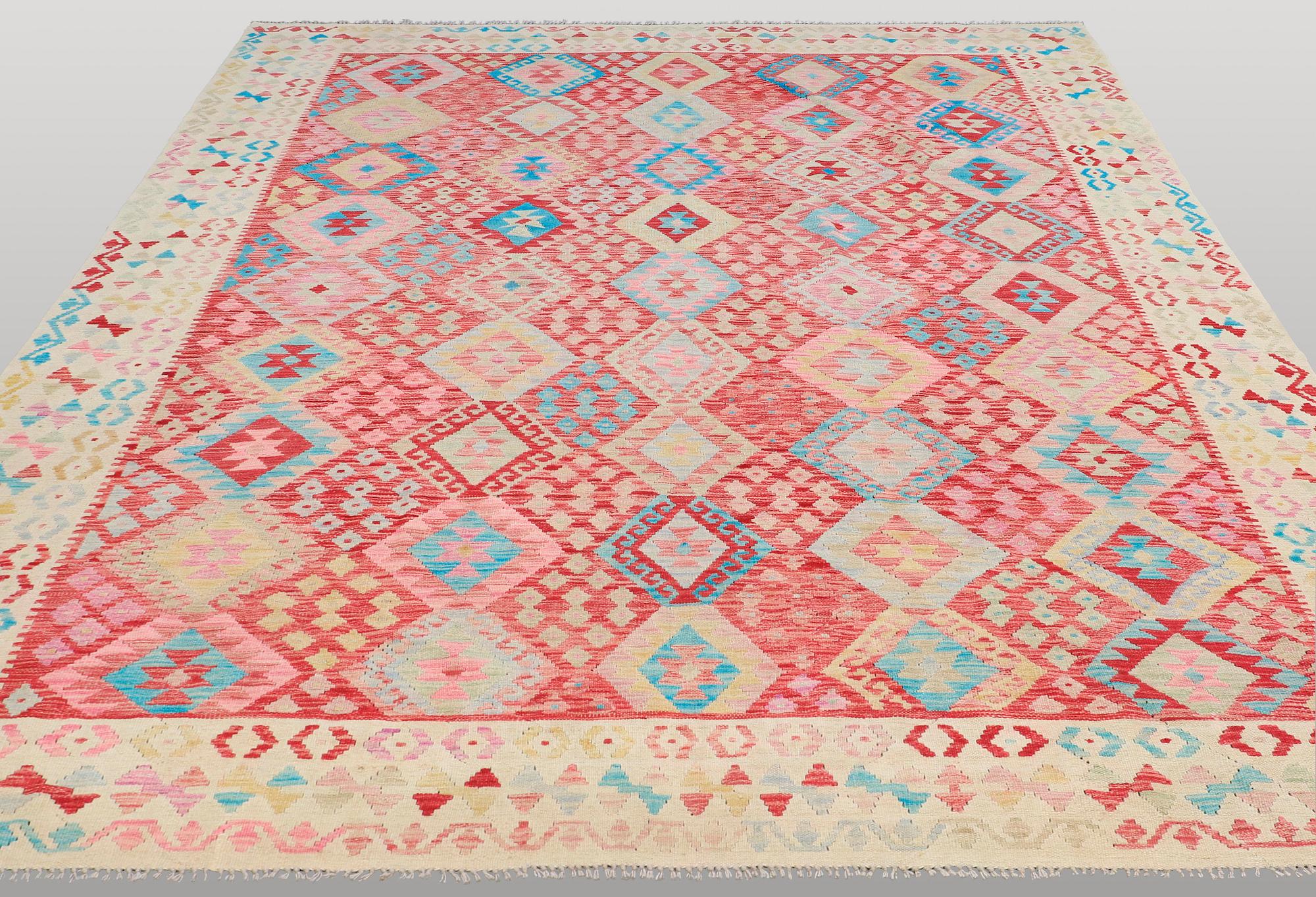 Kilim, ca 335 x 261 cm.