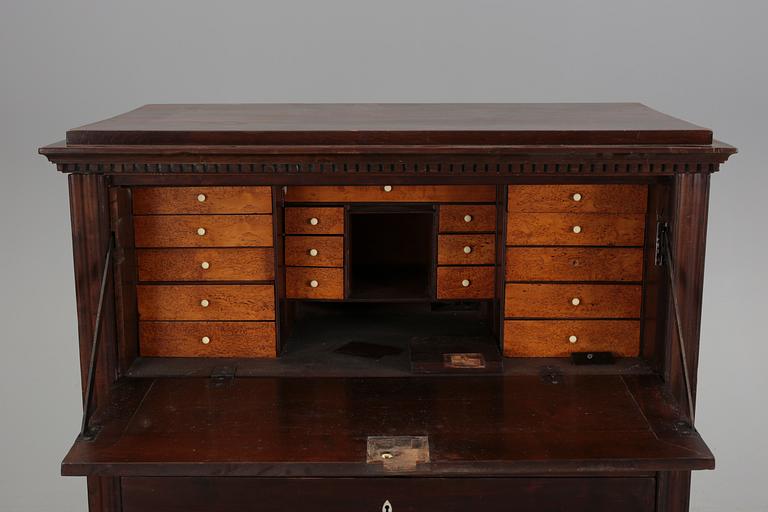 SEKRETÄR, mahogny. Sengustaviansk, 1800-talets första hälft.