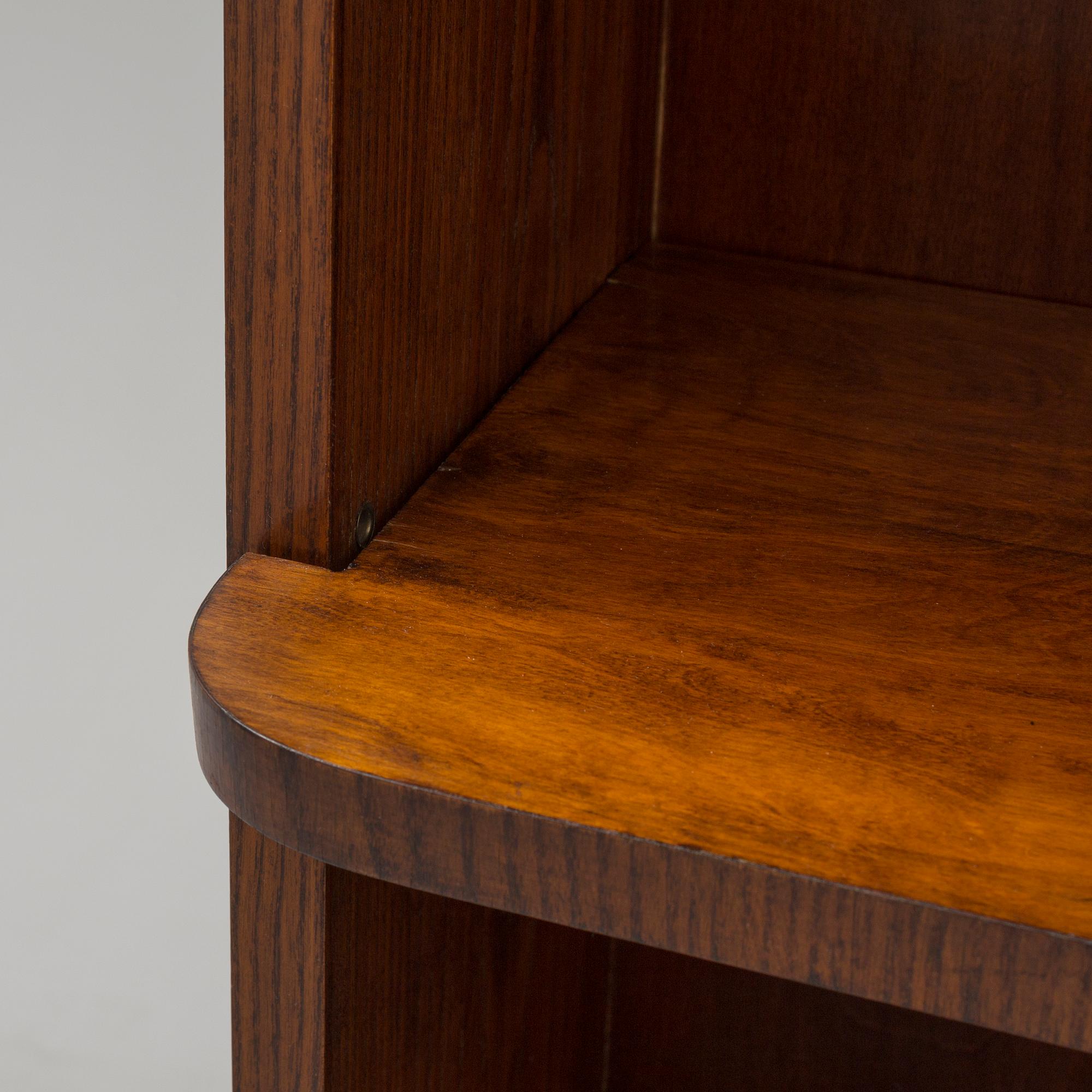 A 1930s/1940s shelf.