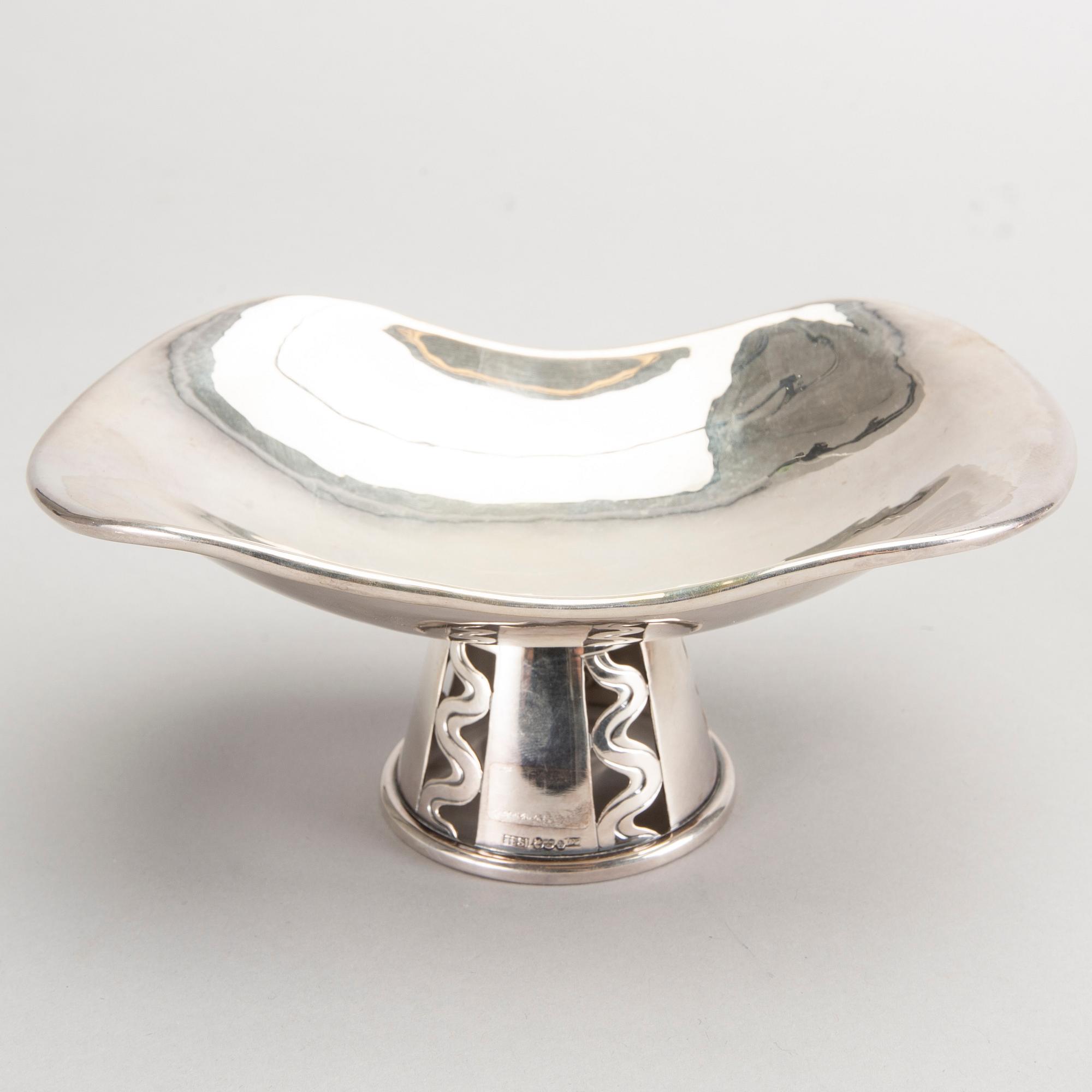 LJUSSTAKE, SKÅL samt BÄGARE, silver 1900-tal.