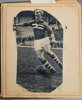 SAMLING FOTBOLLSAUTOGRAFER, bla Ryska landslaget -64, Benfica, Nacka Skoglund, Prawitz Öberg, 1960-70-tal.