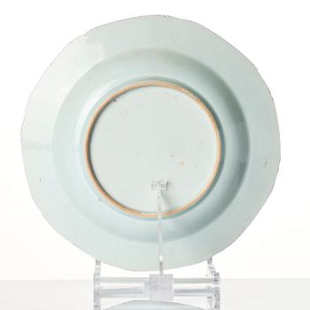 A Chinese blue and white porcelain service, 16 pieces, Qing dynasty, Qianlong (1736-95).