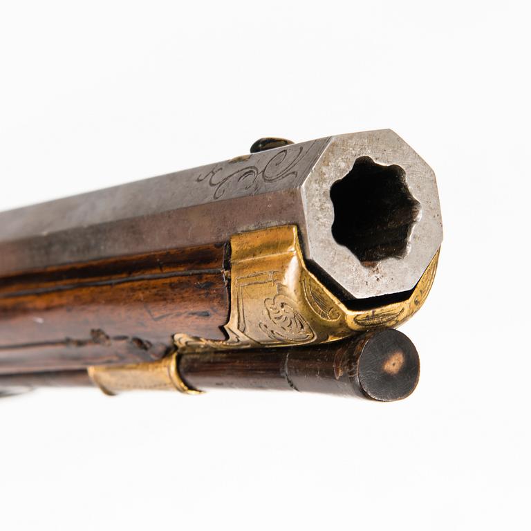 A Flintlock short rifle, circa 1780.