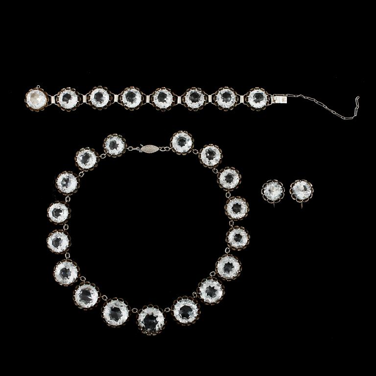 GARNITYR, 3 delar, silver och bergskristall, Mikimoto, Japan, 1953.