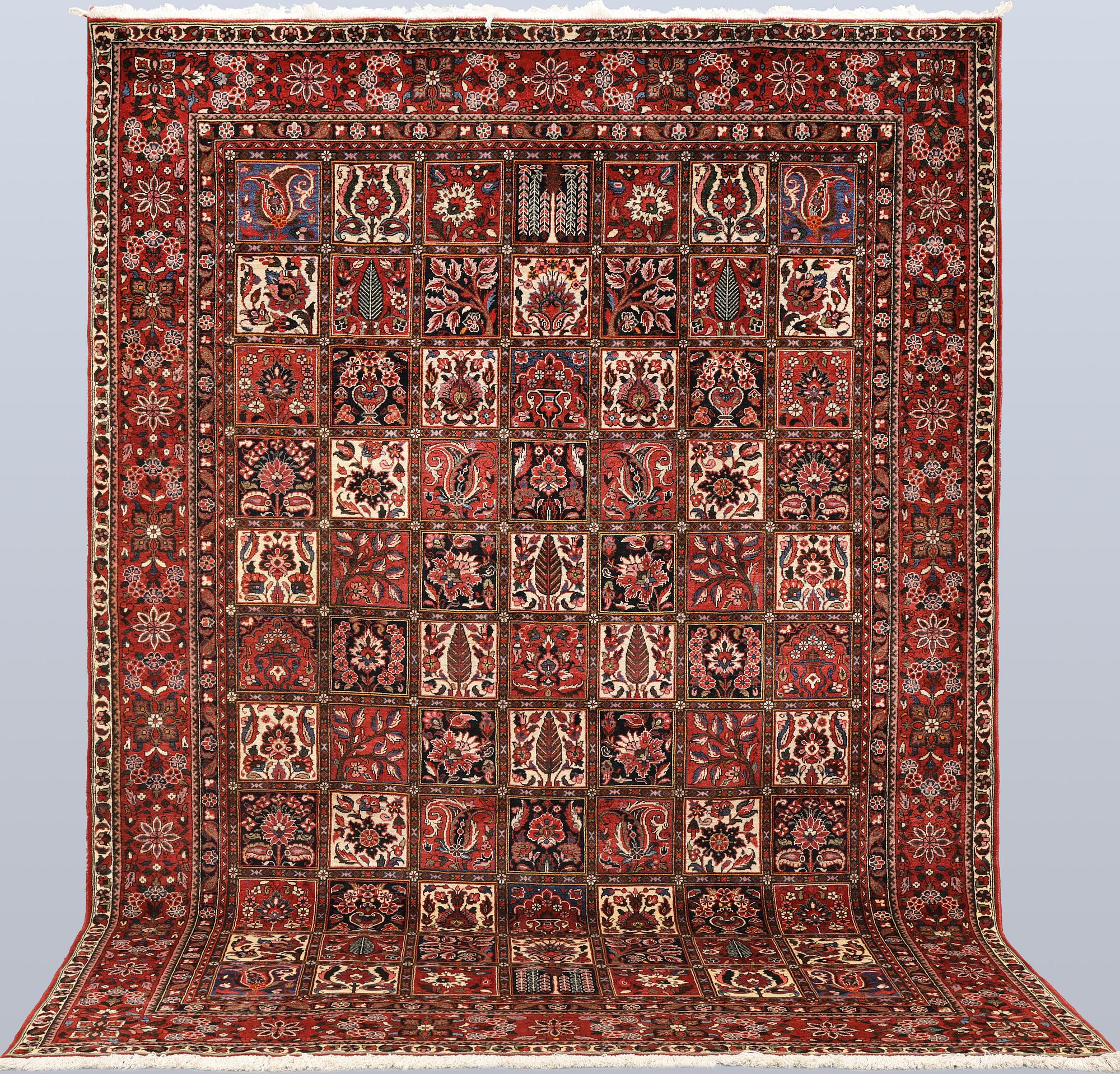A carpet, Bakhtiari, approx. 308 x 210 cm.