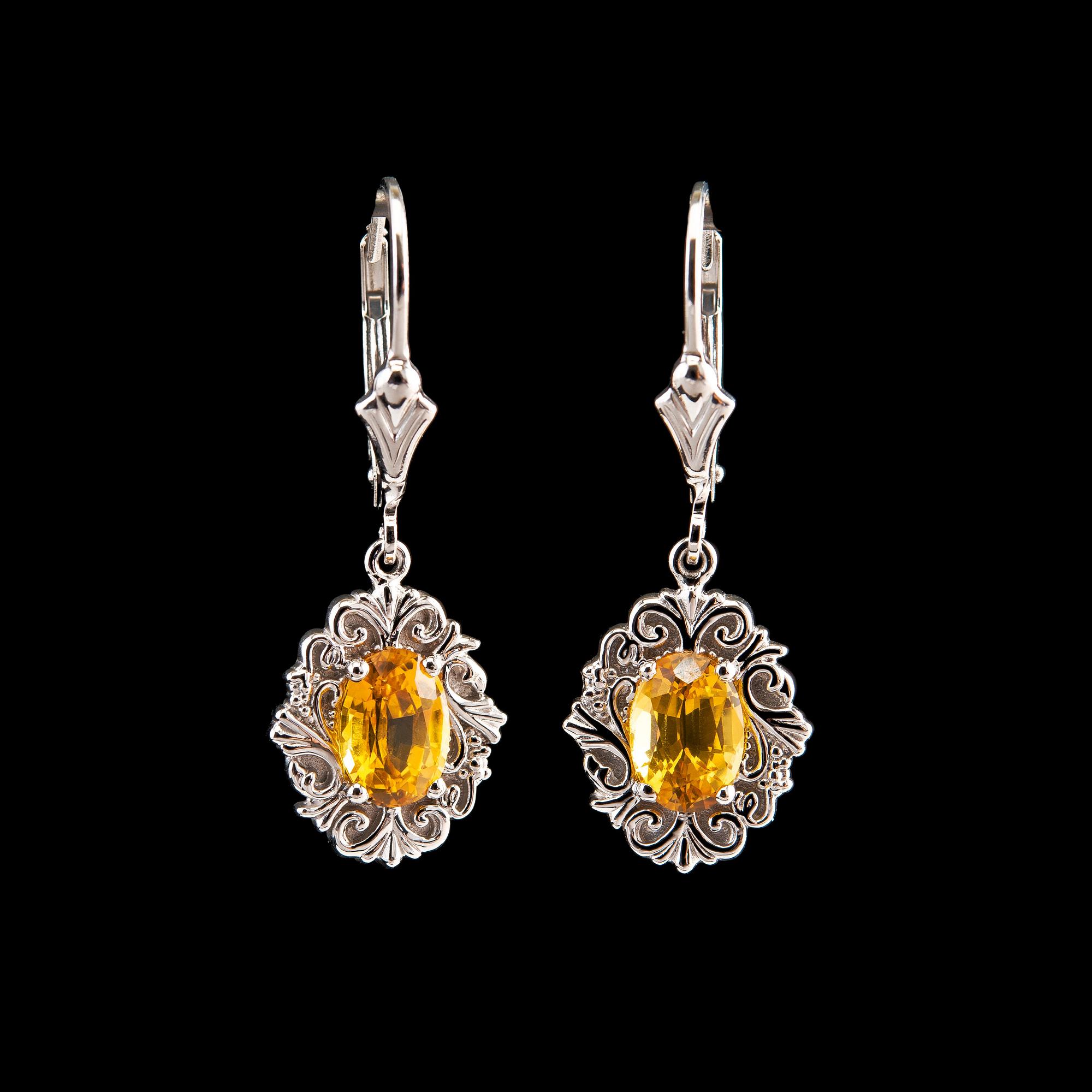 KORVAKORUT, keltasafiireja Sri Lankasta 2.51 ct. 14K valkokultaa.