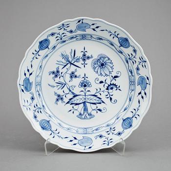 SERVERINGSFAT, porslin, Meissen, 1900-talets andra hälft.