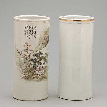PERUKVASER, 2 st, porslin, Kina, 1800-1900-tal.