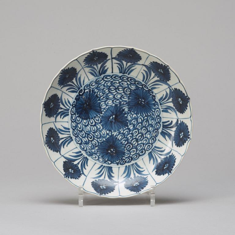 Two blue and white boxes with covers and a dish, Qing dynasty, Kangxi (1662-1722).