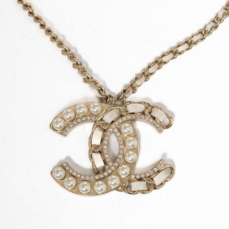 Chanel, collier, 2019.