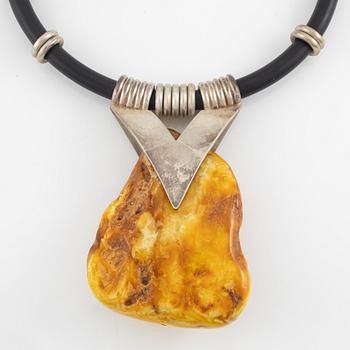 Silver necklace with amber.