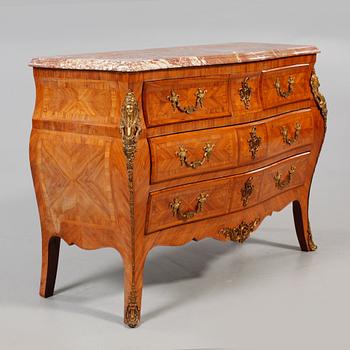 BYRÅ, rokokostil, 1900-talets andra hälft.