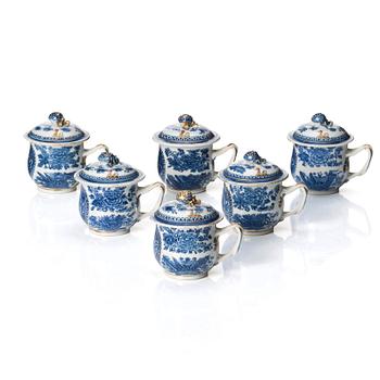1341. A pair of six armorial custard cups with covers, Qing dynasty, circa 1800.