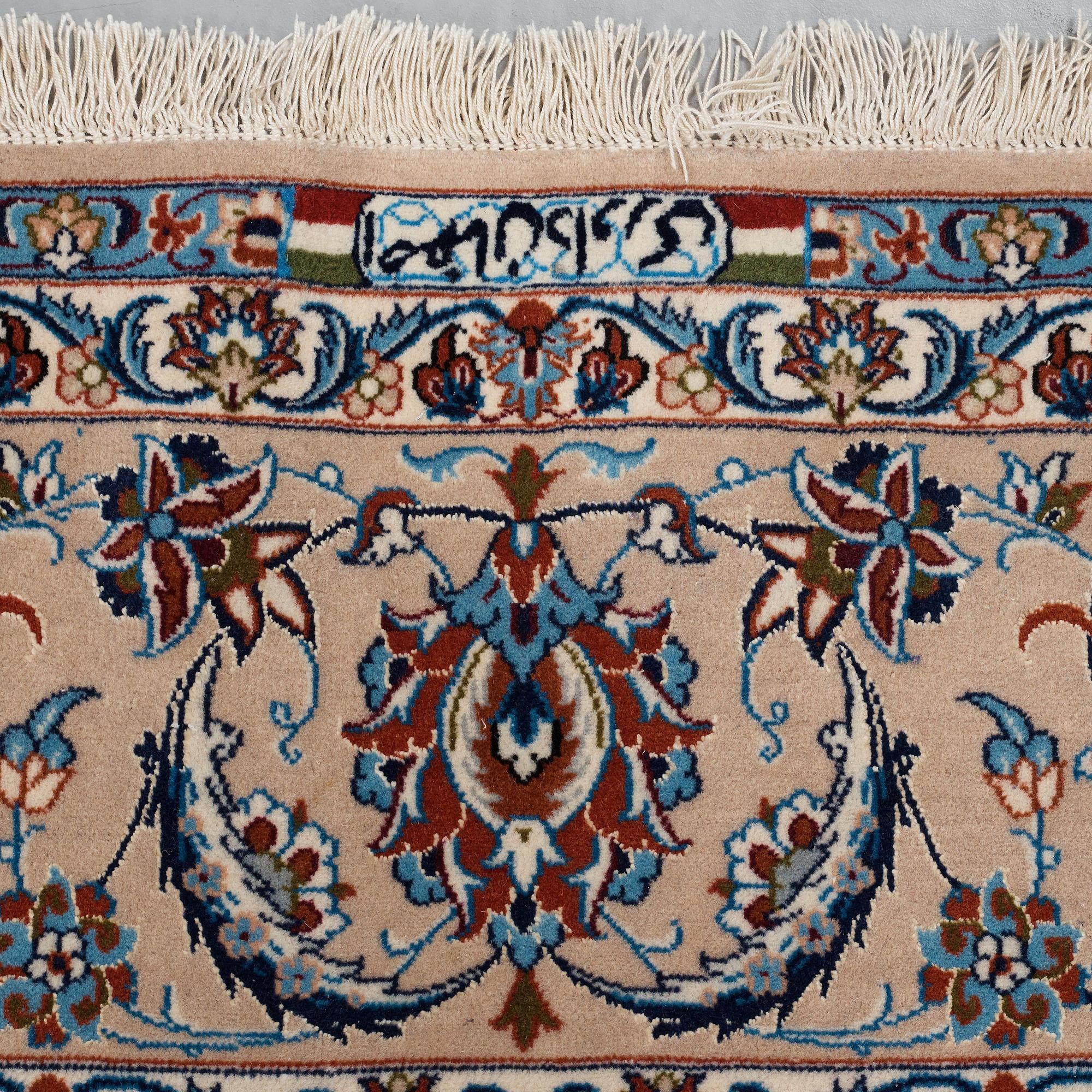 MATTA old Isfahan, märkt Davari, ca 318,5 x 206,5 cm.