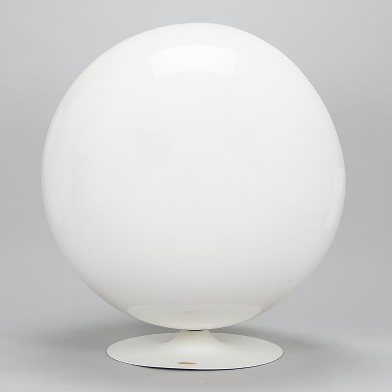 Eero Aarnio, a 'Ball Chair' for Adelta, 2008.