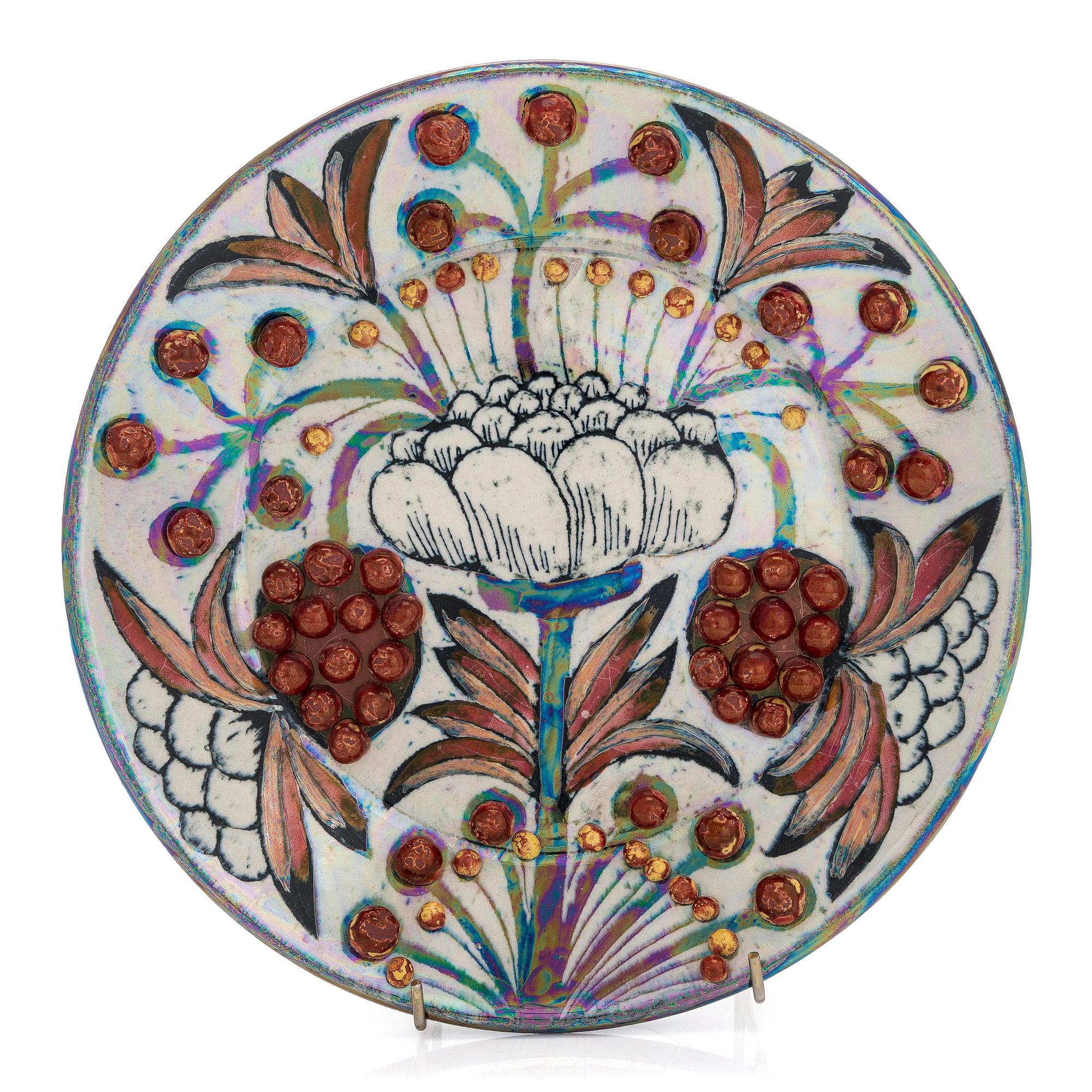 Birger Kaipiainen, a stoneware, decorative plate signed Kaipiainen Arabia.