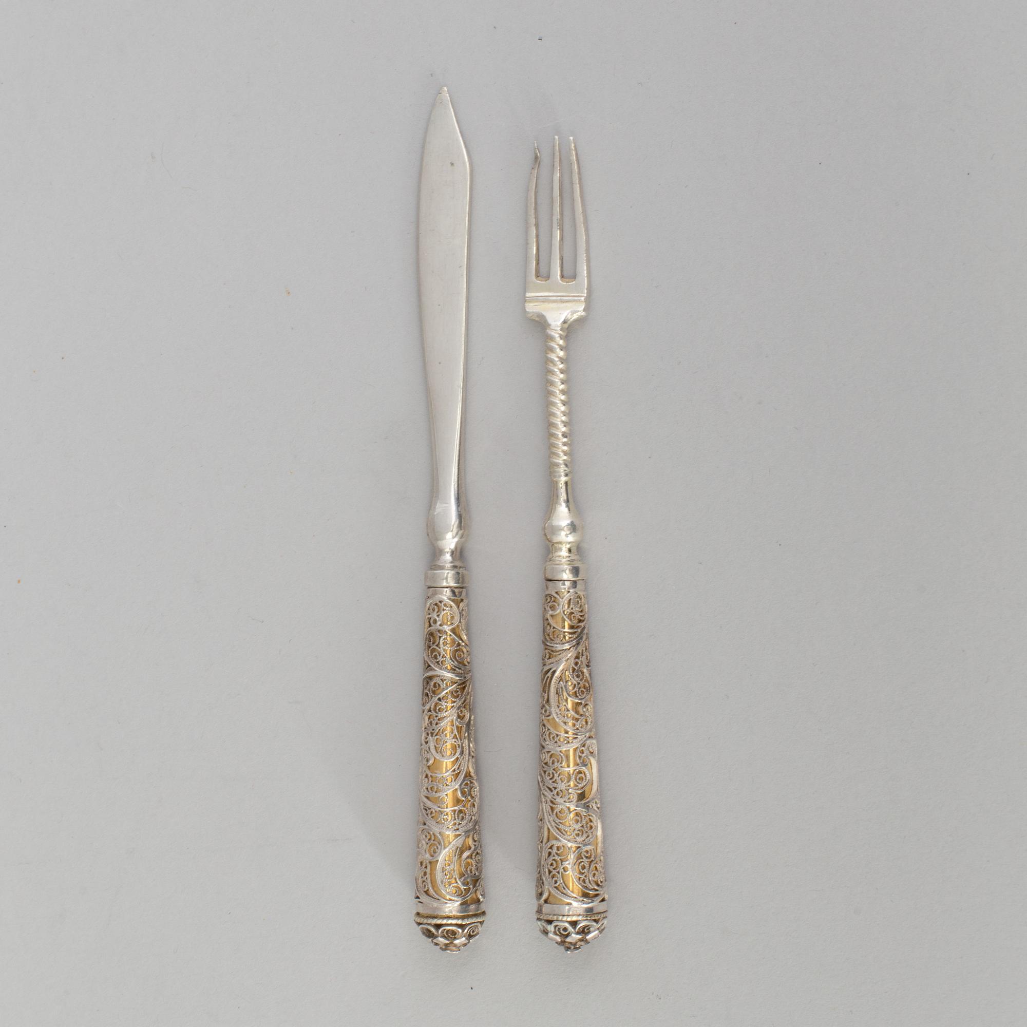 A 17th/18th century traveling cutlery set.