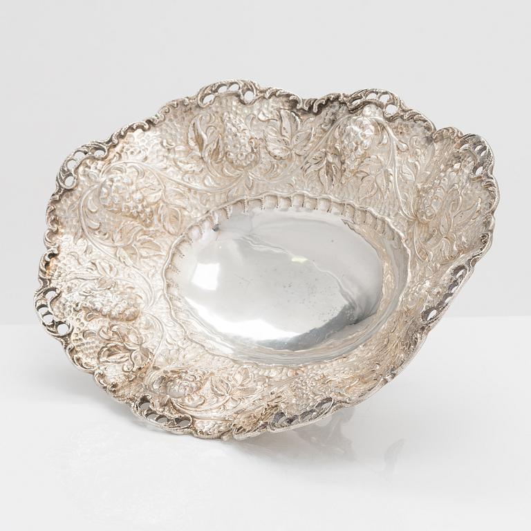 A mid 20th century silver fruitbowl, foreign marks.