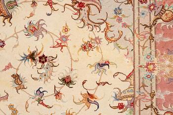 Rug, Tabriz, approx. 305 x 203 cm.