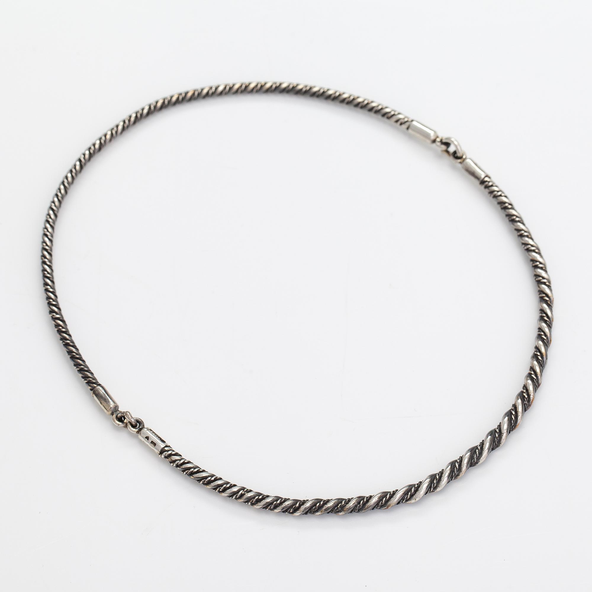 Halsband, ring och armband, silver. Helsingfors 1980-90-tal.