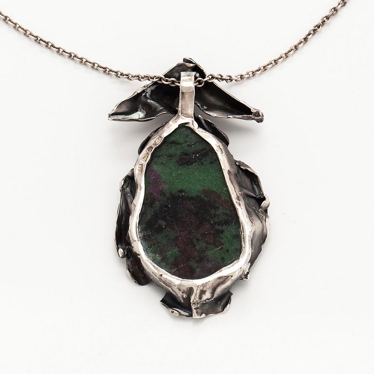 Reino Saastamoinen, hänge, zoisit, silver, 1975.