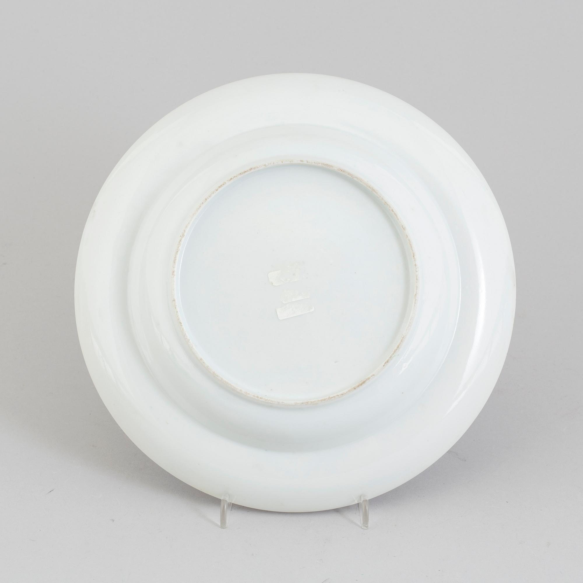 A famille rose porcelain deep dish, Canton, Qing dynasty, 19th century.