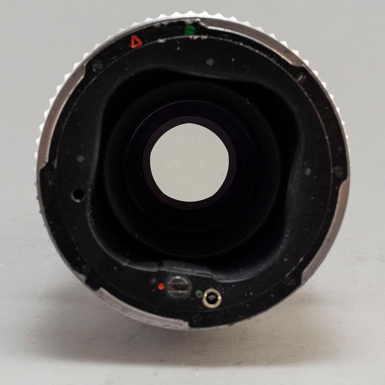 A Hasselblad 500 C with two lenses: Planar 1:2,8 80mm and Sonnar 1:5,6 250 mm.