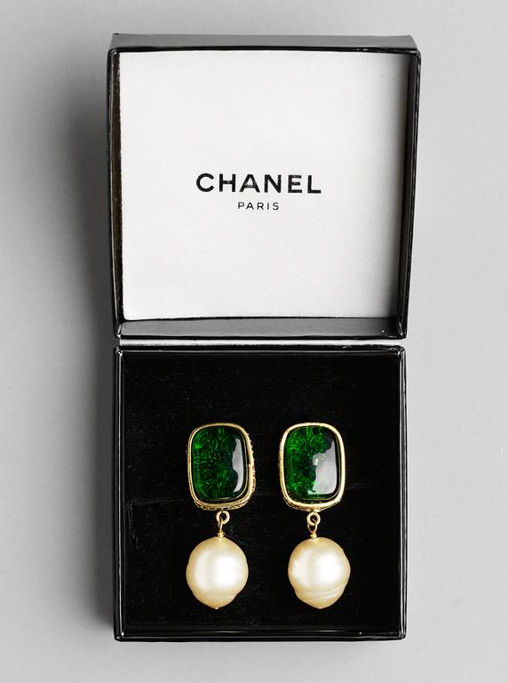 CLIPS, ett par, Chanel.