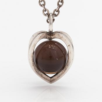 Elis Kauppi, A silver necklace with a smoaky quartz. Kupittaan kulta, Turku.