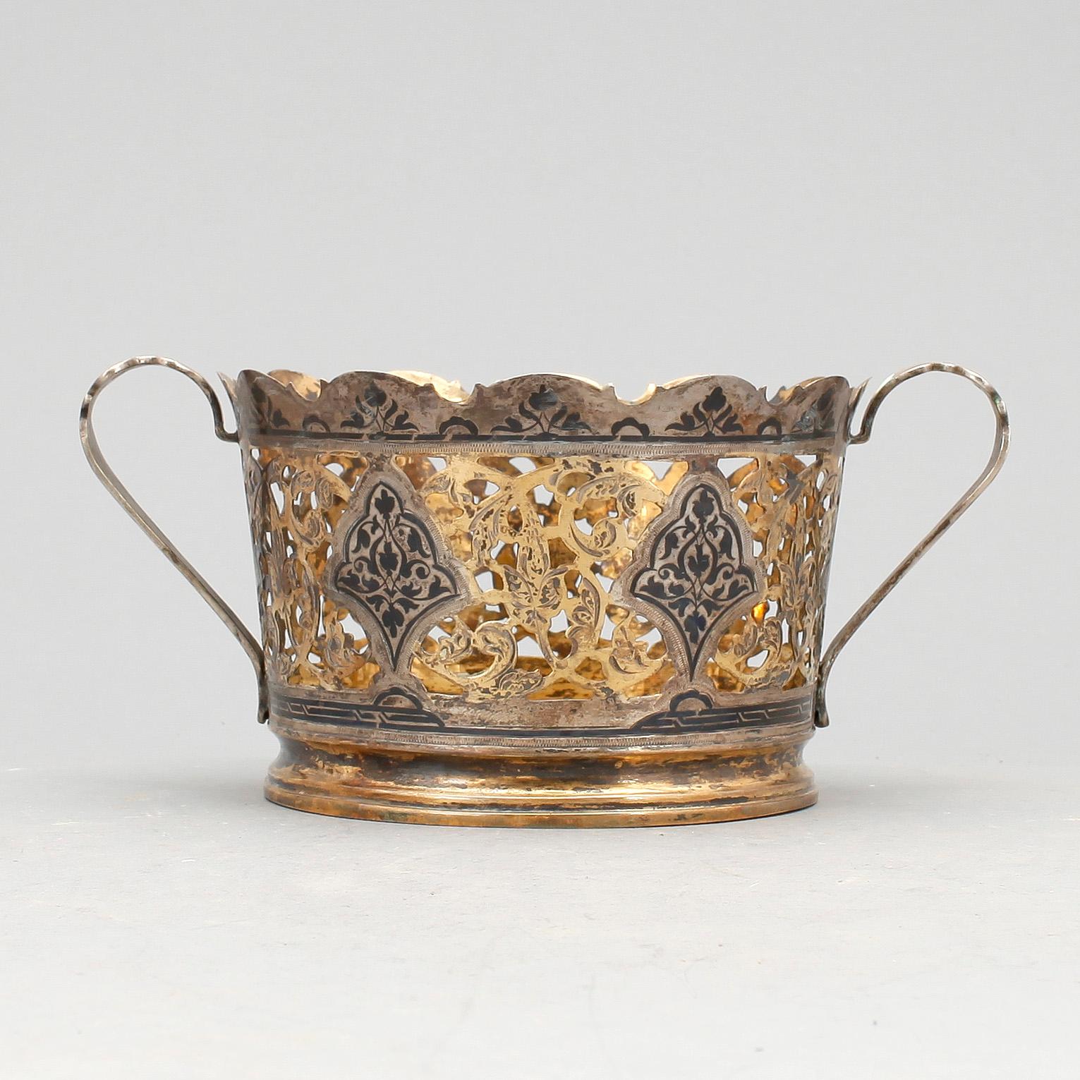 COASTER, silver, Ryssland, 1900-talets andra hälft. Vikt ca 240 gram.